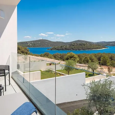 Pirata Βίλα Jezera